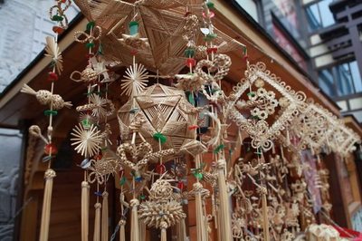 麦秆编织 变废为宝的千元工艺品奇迹